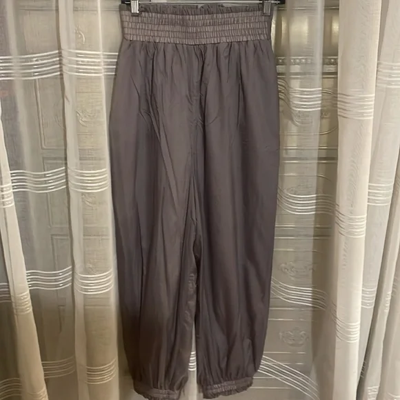 Free people movement worn once for a few hours ovr leggings also have gold - Picture 4 of 14